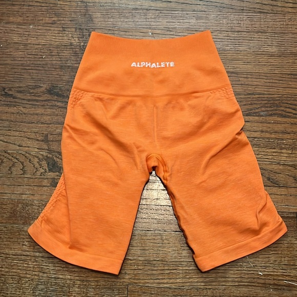 Alphalete bike shorts - Picture 2 of 3
